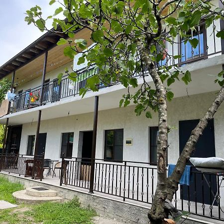 Hôtel Леон à Gagra Extérieur photo