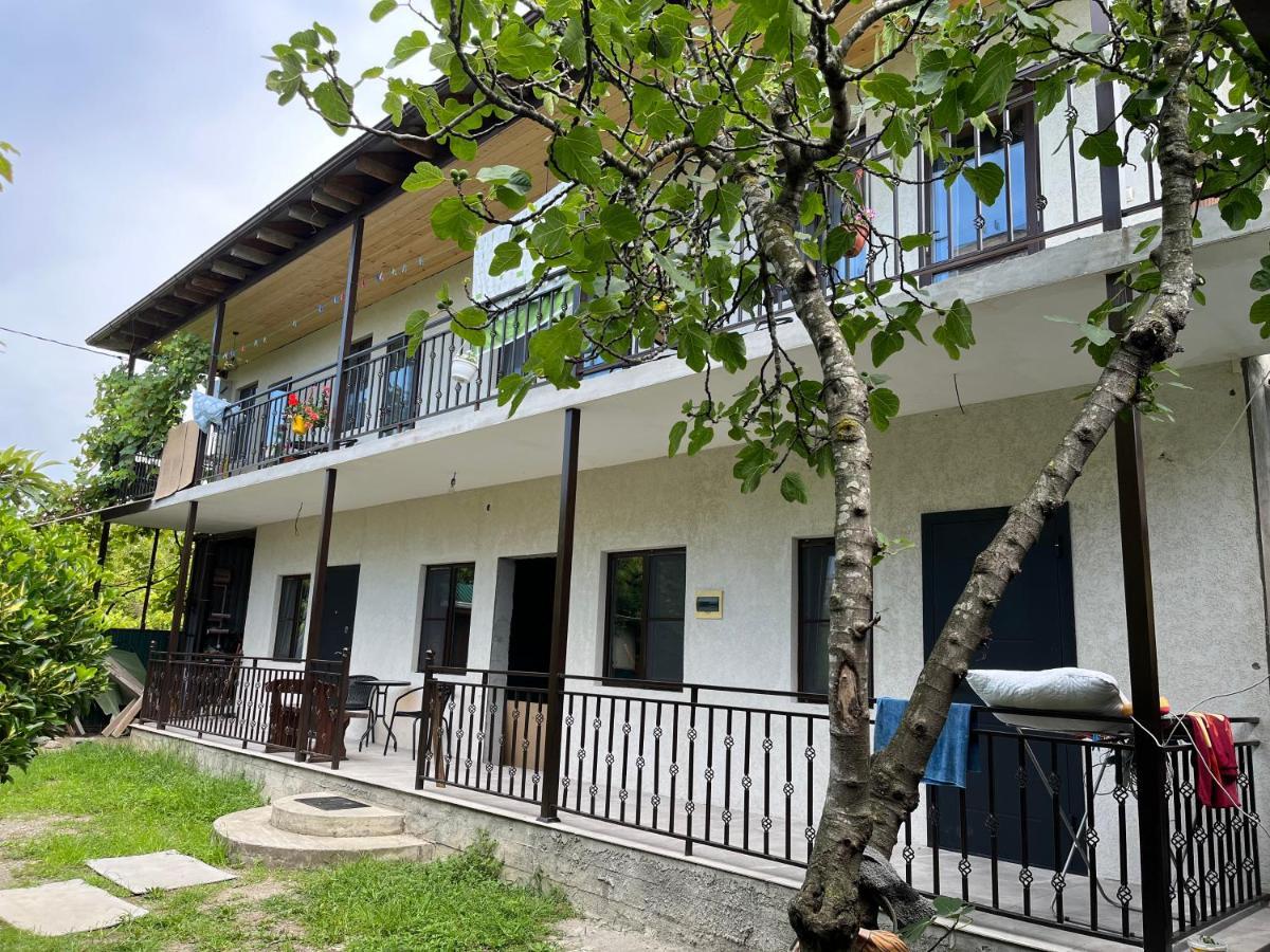 Hôtel Леон à Gagra Extérieur photo